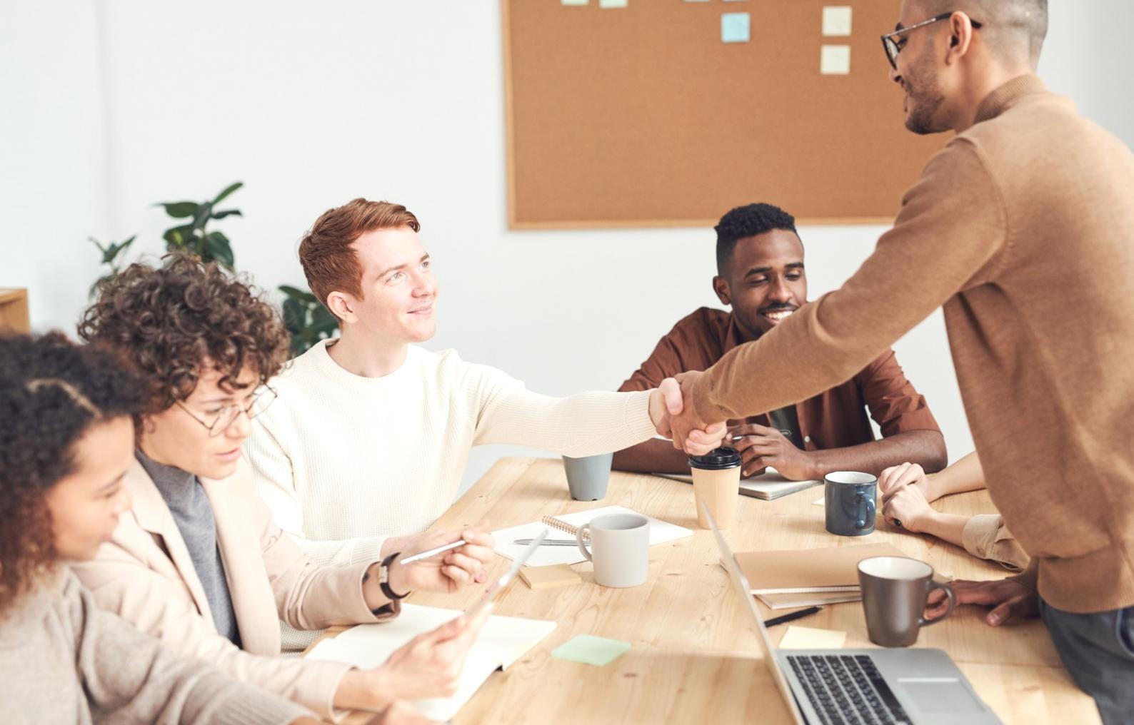 Групповая дискуссия и поддержка участников